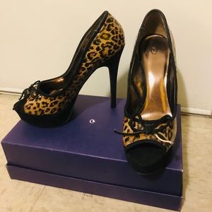 Leopard print pumps